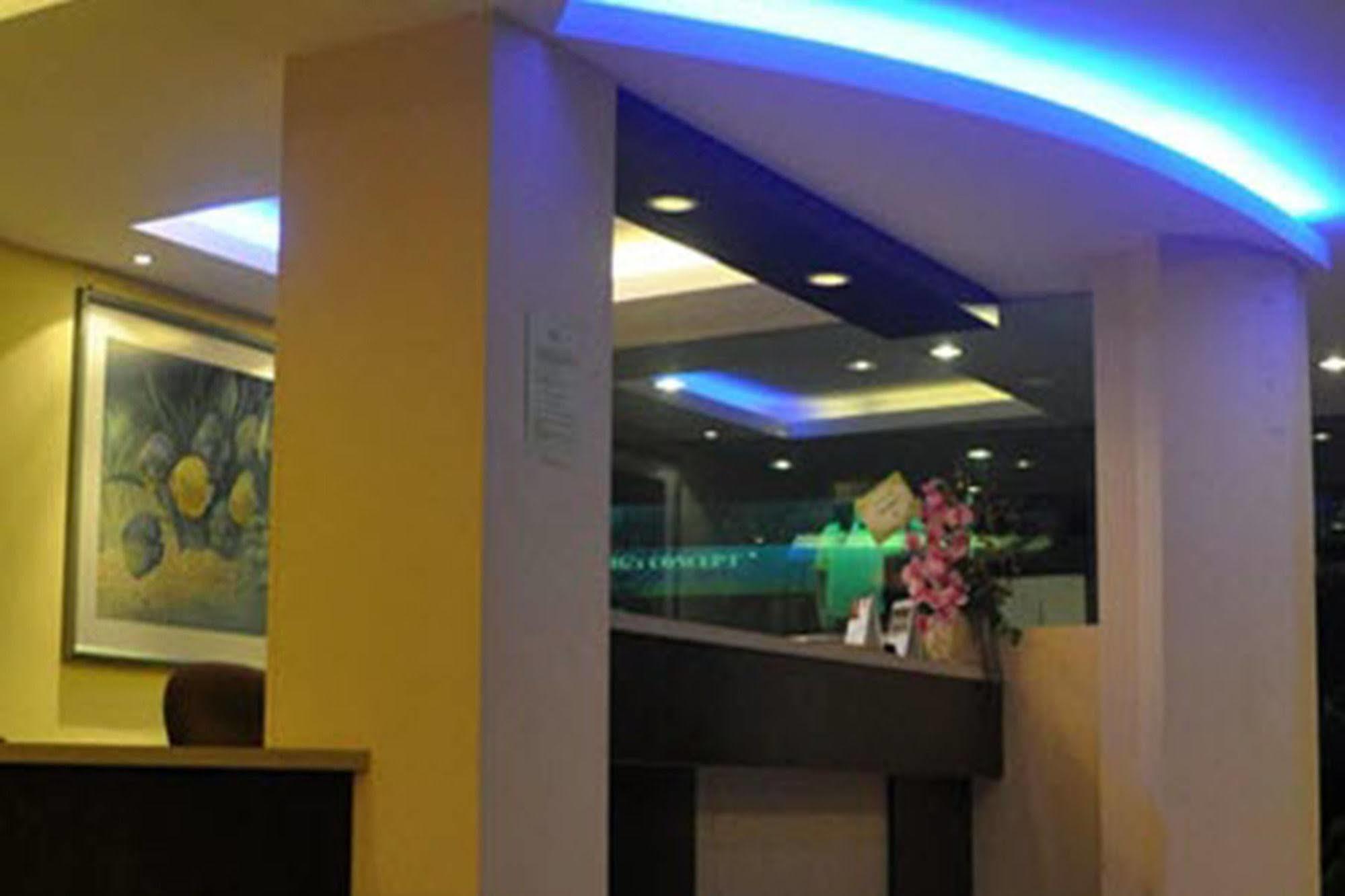 Golden Bay Hotel Malacca Esterno foto