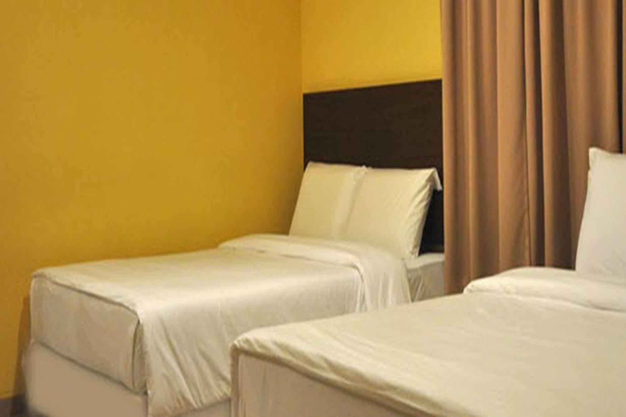 Golden Bay Hotel Malacca Esterno foto