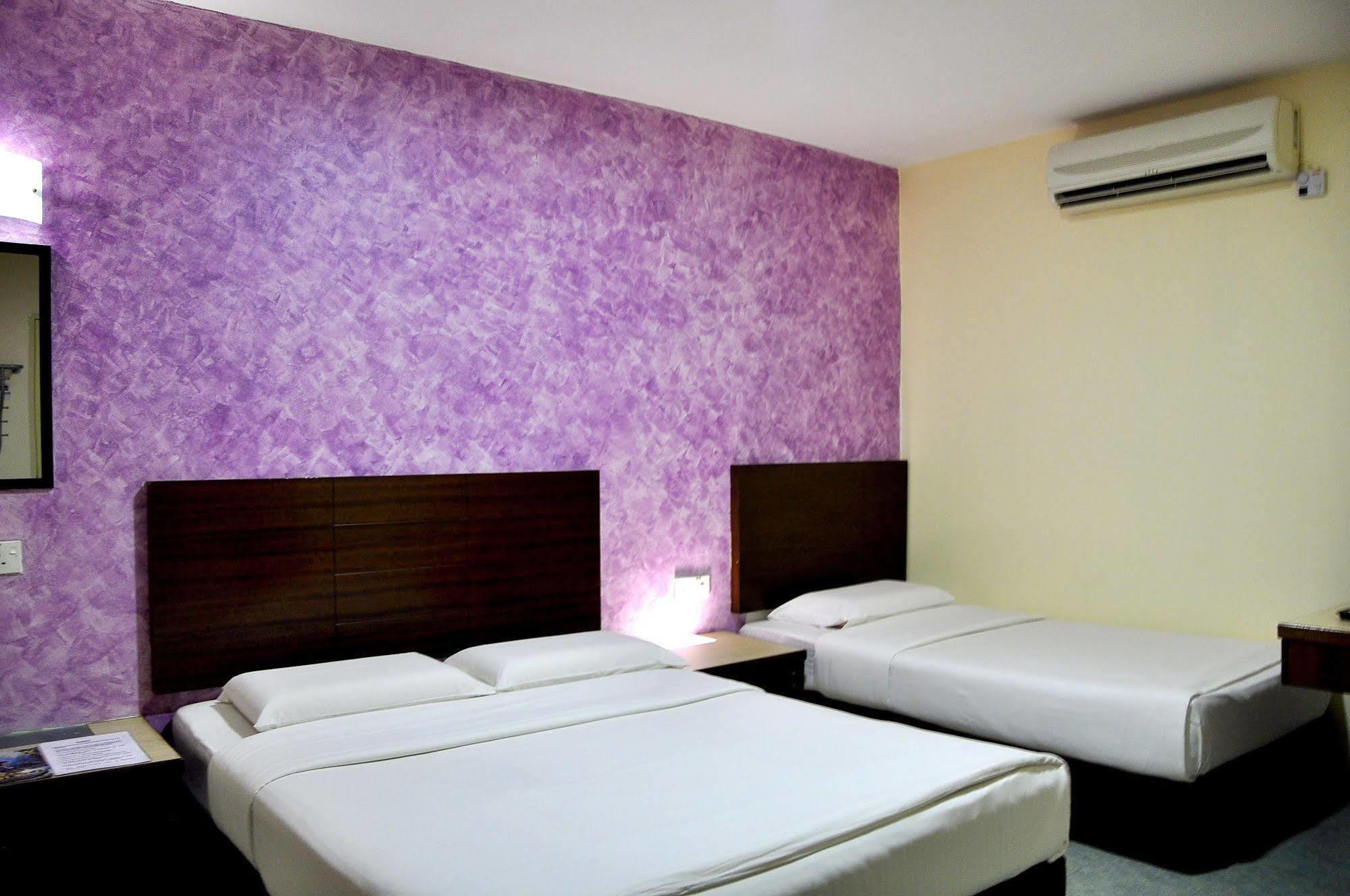 Golden Bay Hotel Malacca Esterno foto